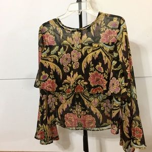 Bell Sky -  Blouse. Long sleeve with flare